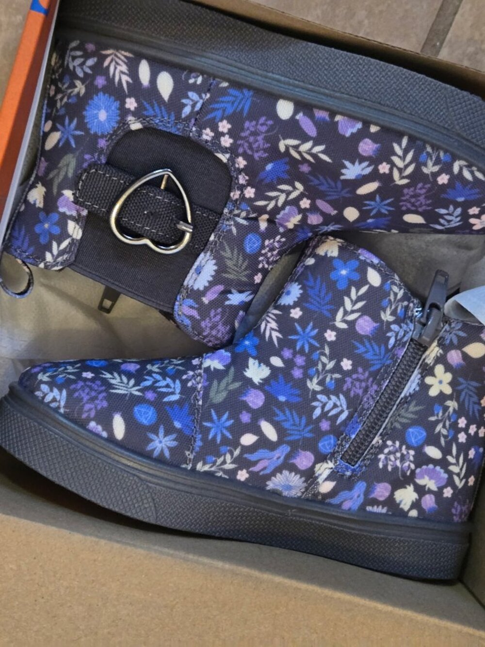Oomphies size 9 girls ankle boots new in box